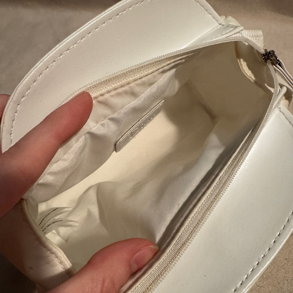 Christian Dior Parfums White Makeup Bag EUC - Picture 9 of 16
